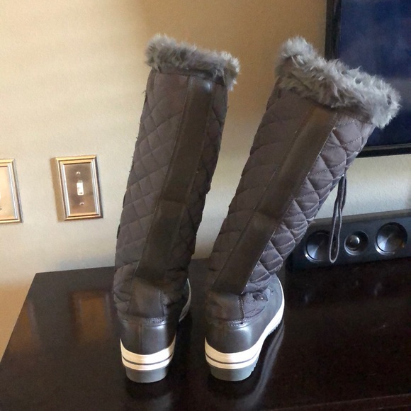 Moving - Picture 2 of 2